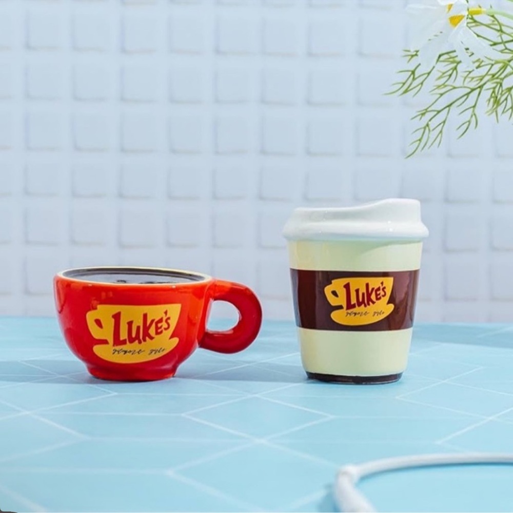 GILMORE GIRLS LUKES DINER COFFEE SALT AND PEPPER SHAKER SET! NWT - Picture 6 of 7
